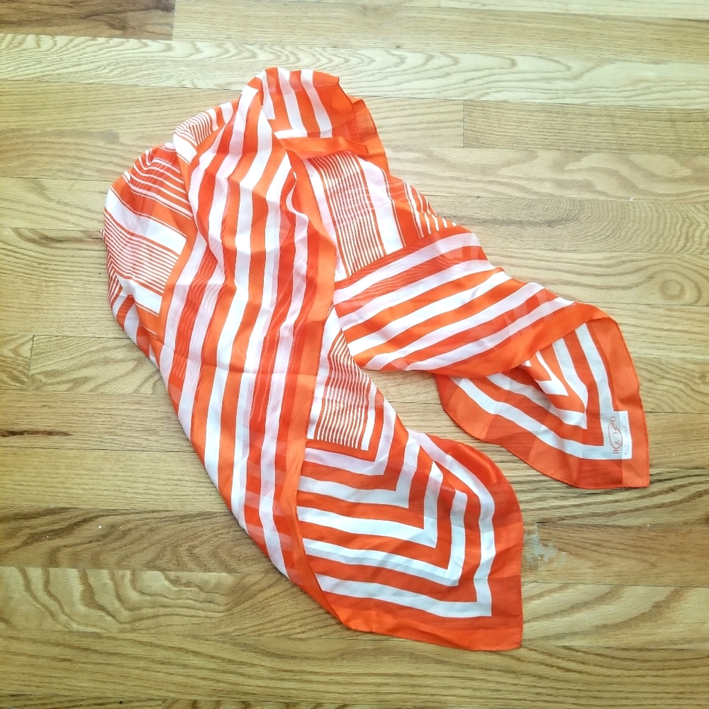 Oscar de la Renta scarve